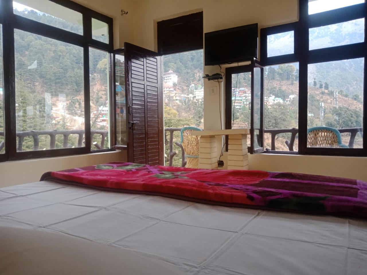 Hotel Pine Spring Dharamshala Exterior foto